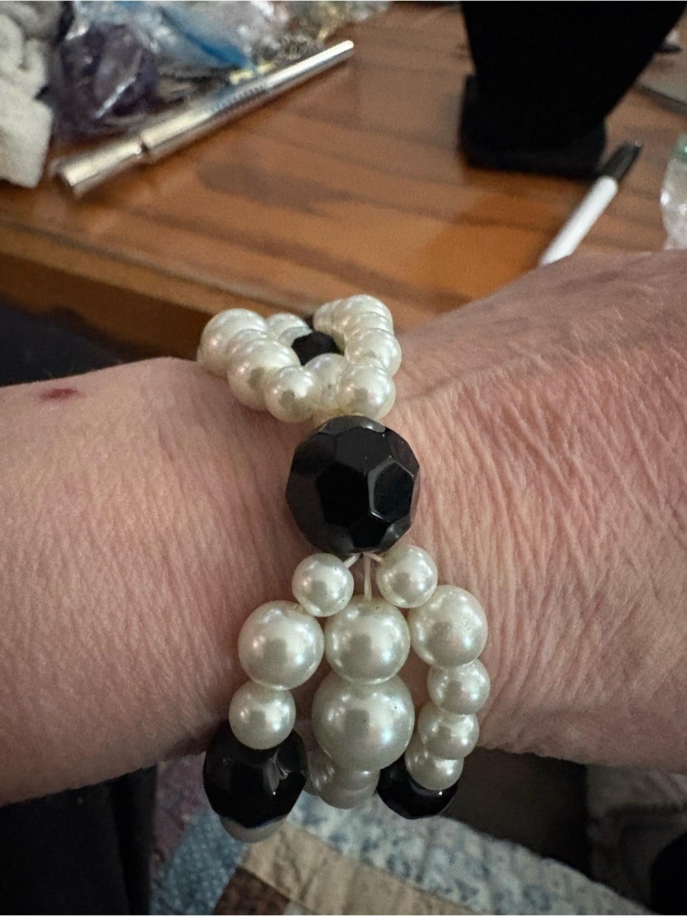 Classic Pearl and Black Bead Stretch Bracelet - White/Black size 6 1/2